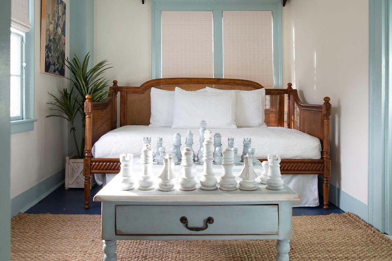 James Pharmacy Bed And Breakfast Old Saybrook Exteriör bild